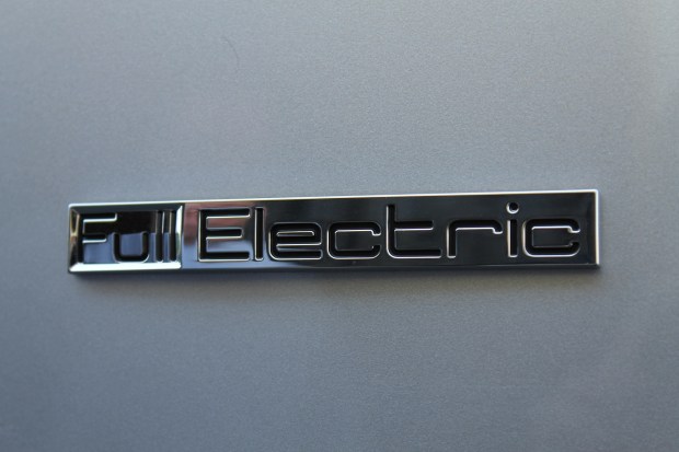 electric-car-629880_1920-2